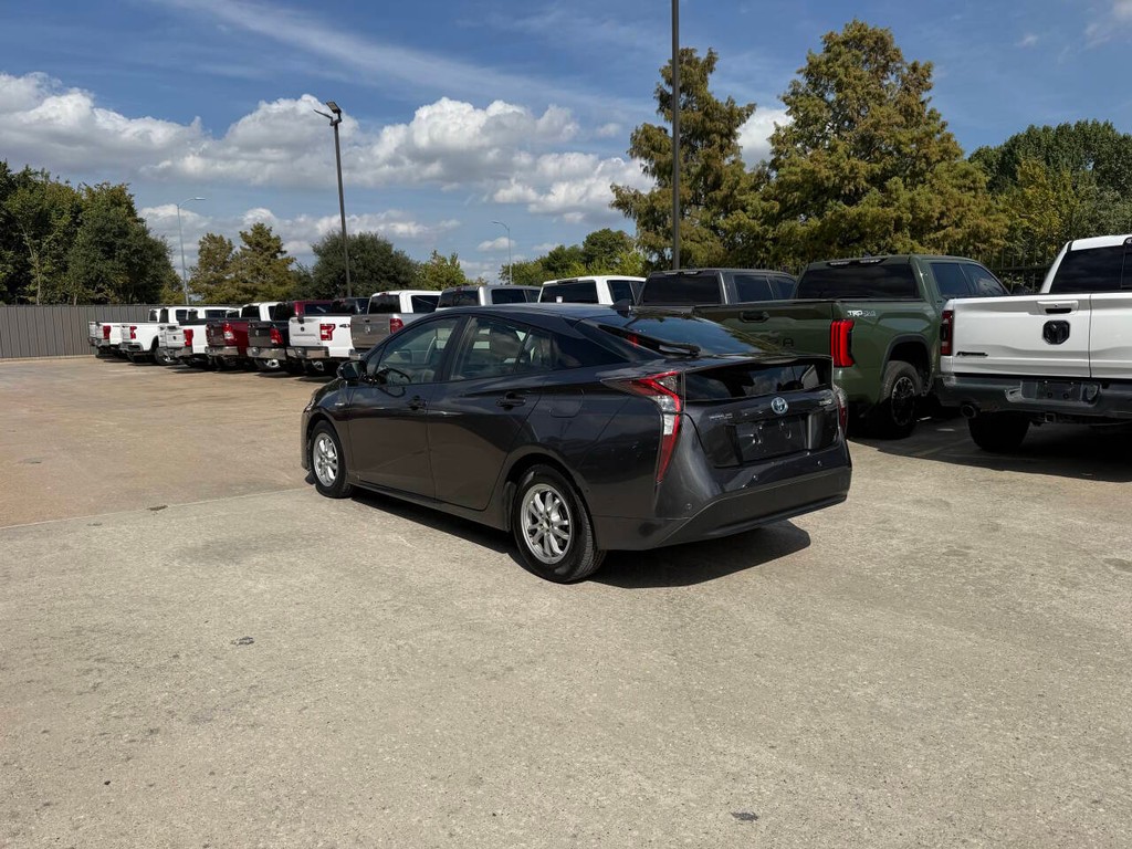Toyota Prius Vehicle Full-screen Gallery Image 04