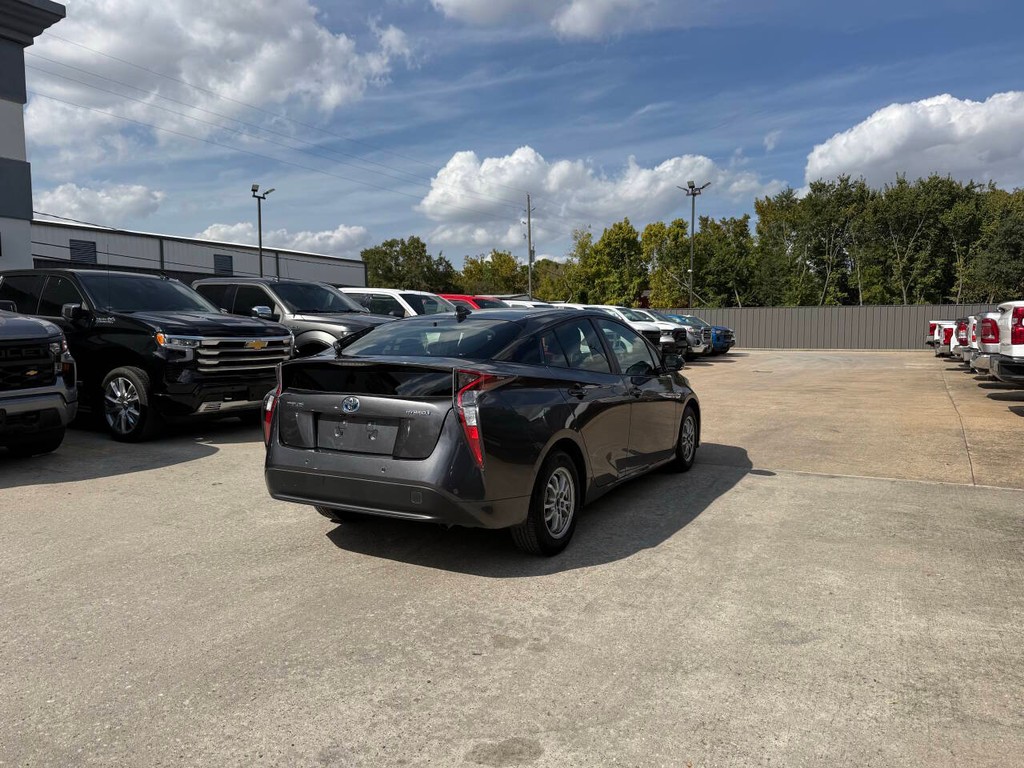 Toyota Prius Vehicle Full-screen Gallery Image 05