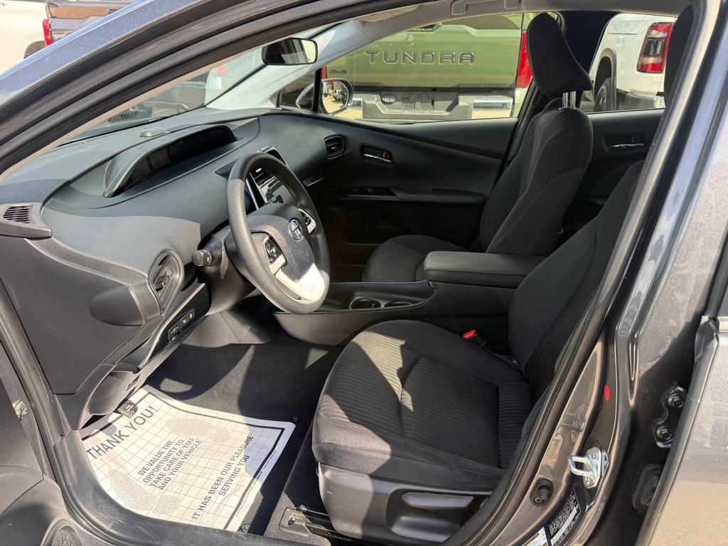 Toyota Prius Vehicle Full-screen Gallery Image 07