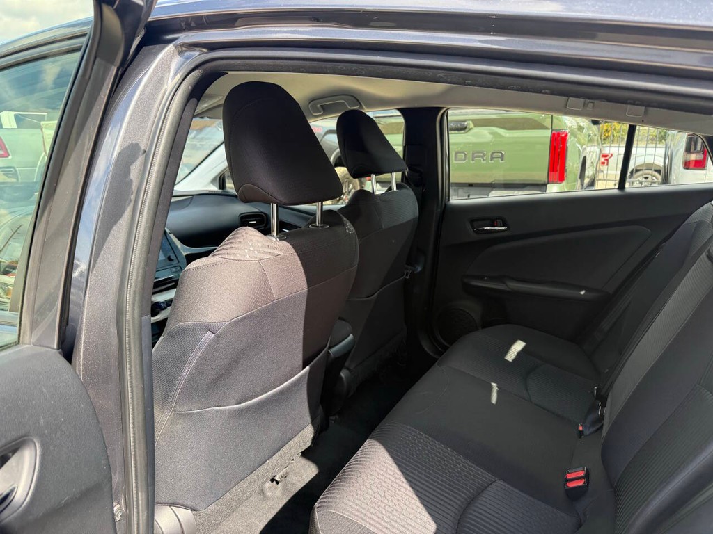 Toyota Prius Vehicle Full-screen Gallery Image 12