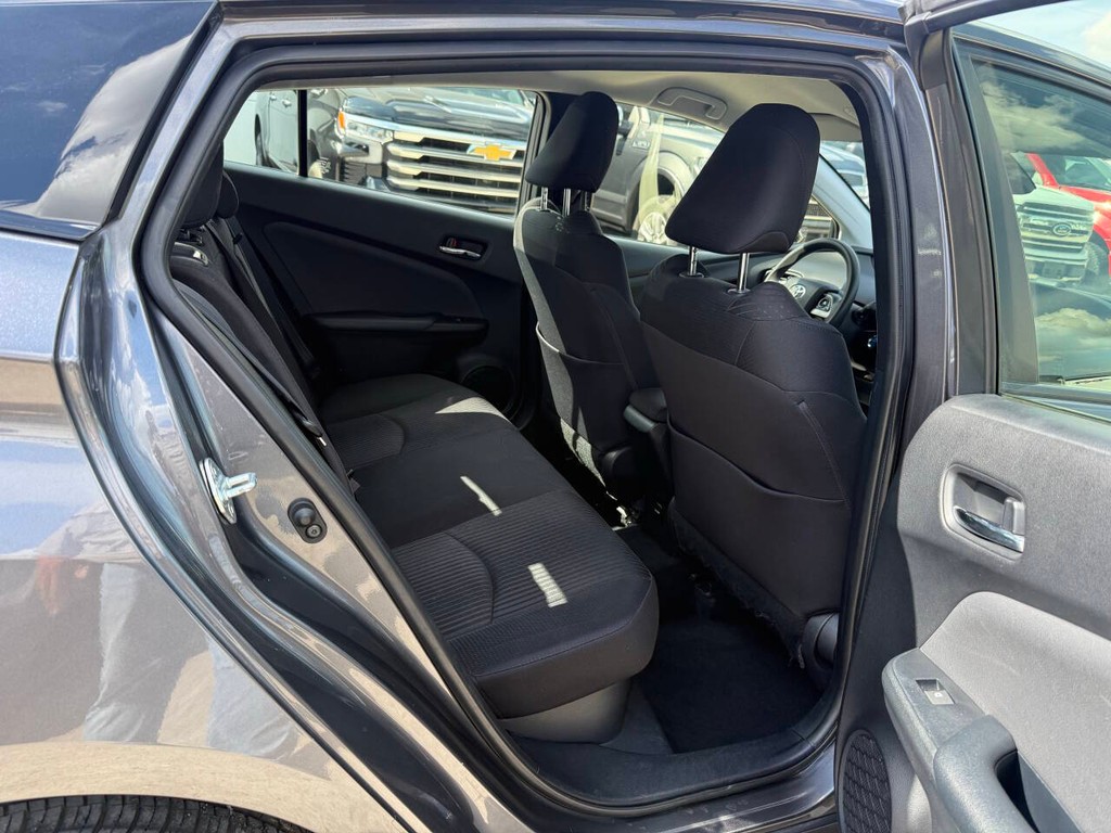 Toyota Prius Vehicle Full-screen Gallery Image 15