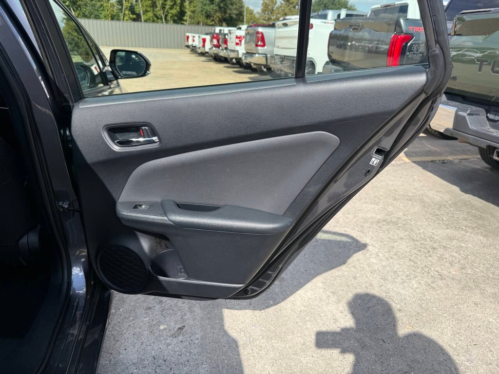 Toyota Prius Vehicle Full-screen Gallery Image 16
