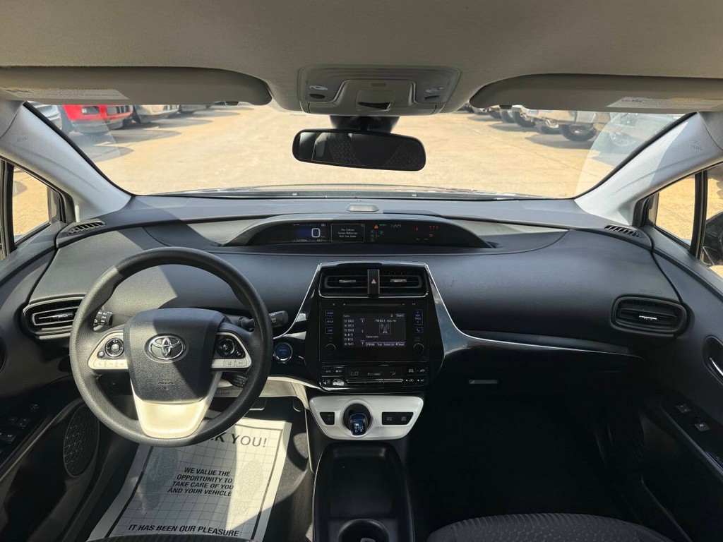 Toyota Prius Vehicle Full-screen Gallery Image 17