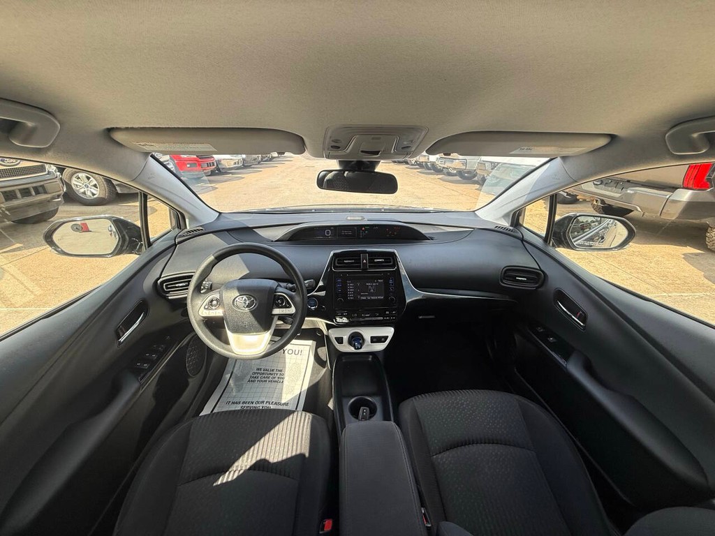Toyota Prius Vehicle Full-screen Gallery Image 18