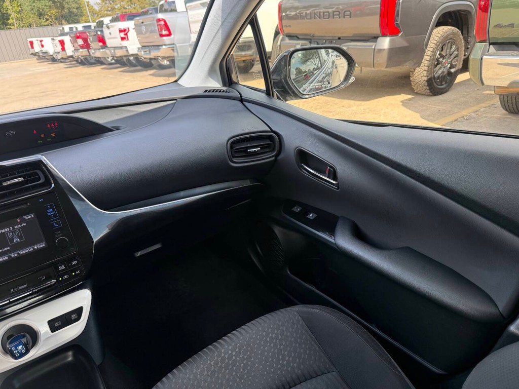 Toyota Prius Vehicle Full-screen Gallery Image 20