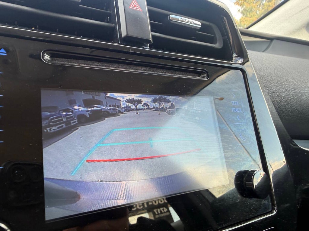 Toyota Prius Vehicle Full-screen Gallery Image 25