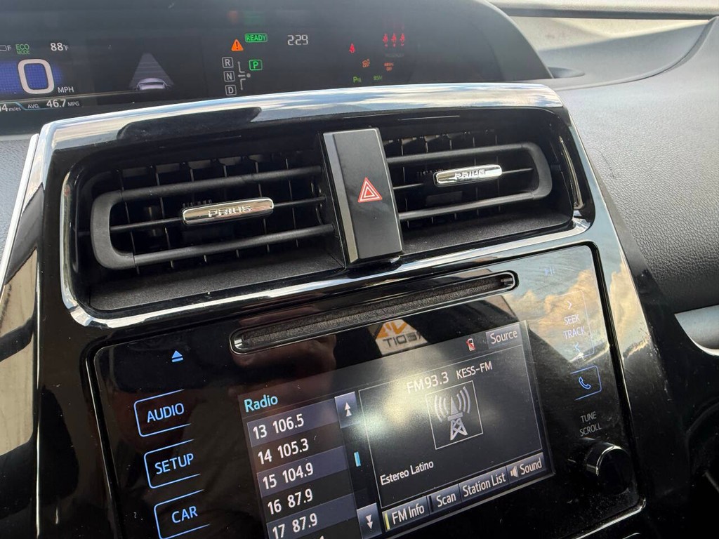Toyota Prius Vehicle Full-screen Gallery Image 26