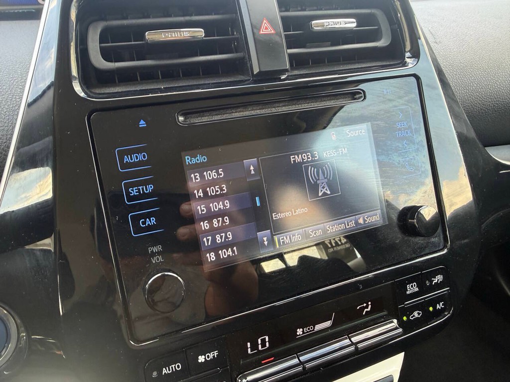 Toyota Prius Vehicle Full-screen Gallery Image 27