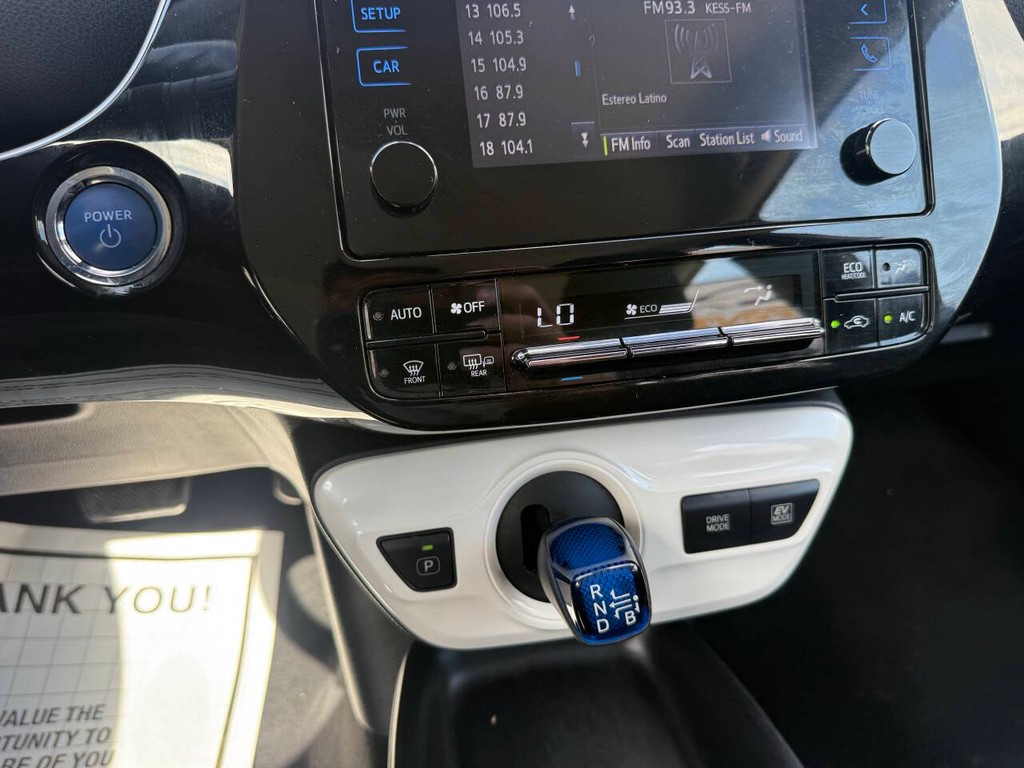 Toyota Prius Vehicle Full-screen Gallery Image 28