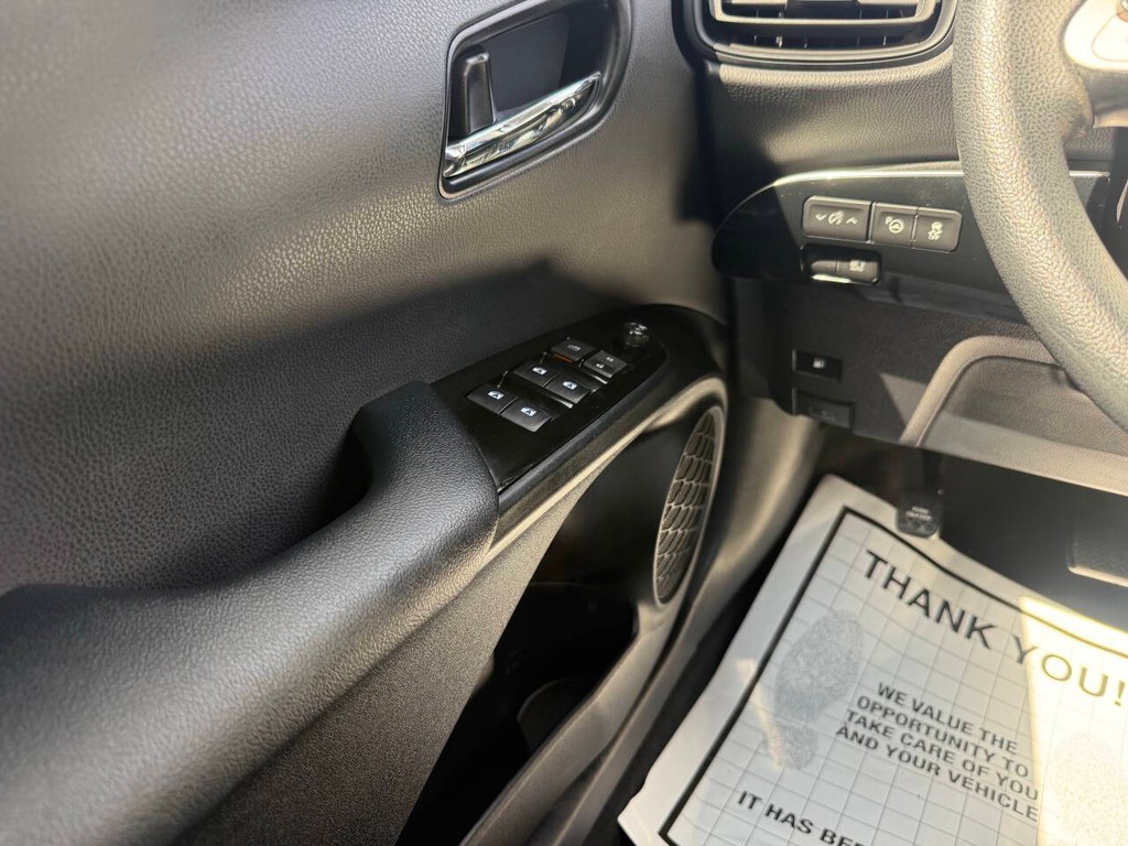 Toyota Prius Vehicle Full-screen Gallery Image 29