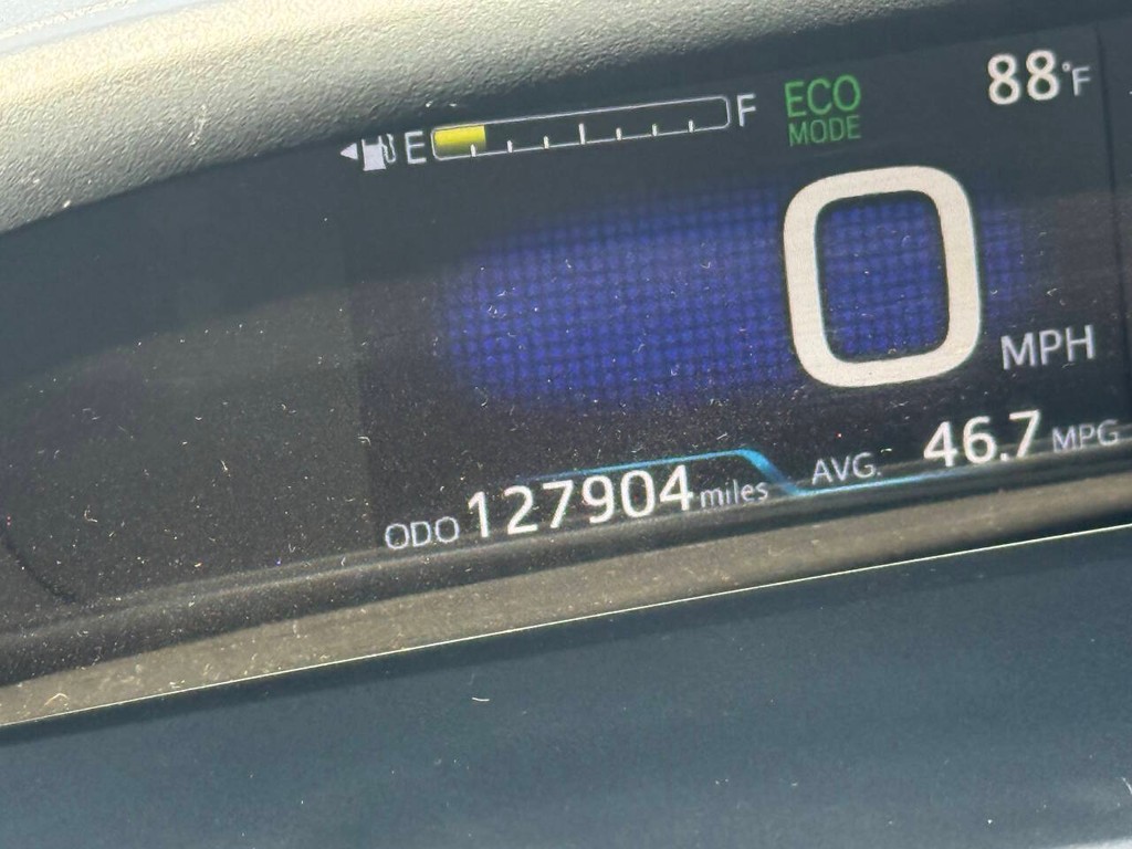 Toyota Prius Vehicle Full-screen Gallery Image 30