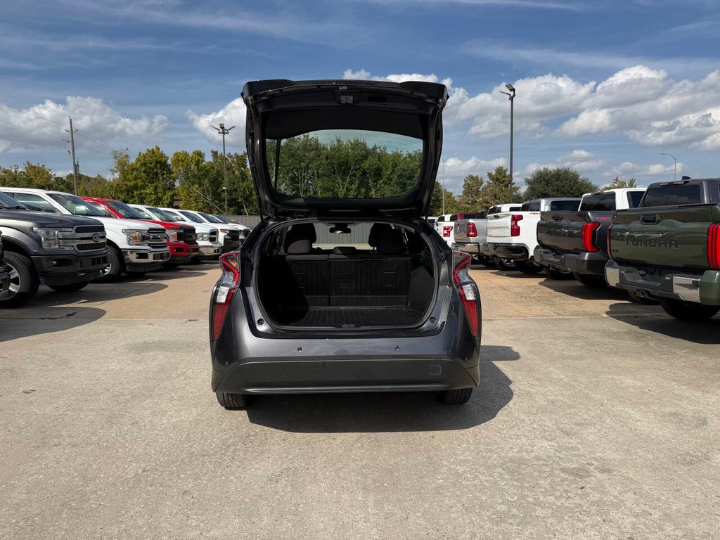 Toyota Prius Vehicle Full-screen Gallery Image 34