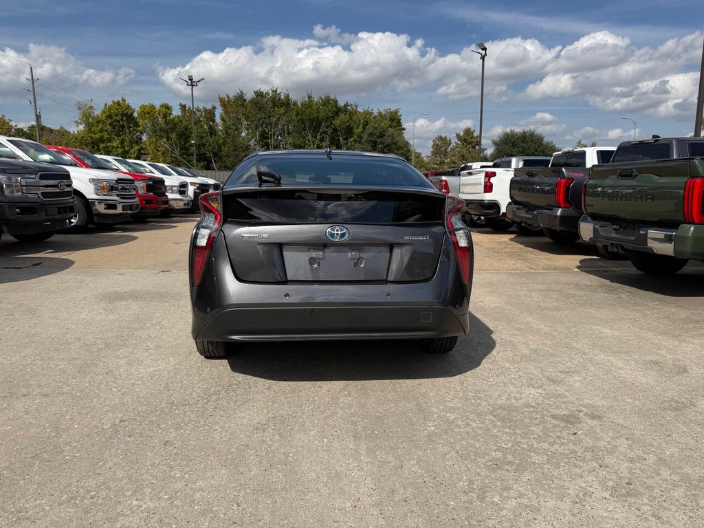 Toyota Prius Vehicle Full-screen Gallery Image 37