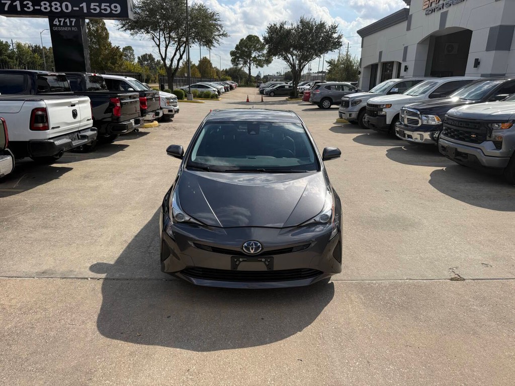 Toyota Prius Vehicle Full-screen Gallery Image 38