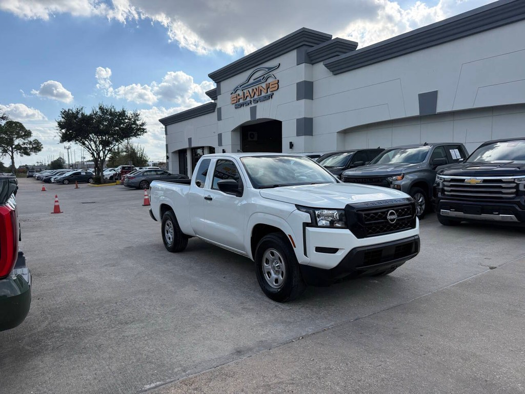 Nissan Frontier Vehicle Full-screen Gallery Image 02