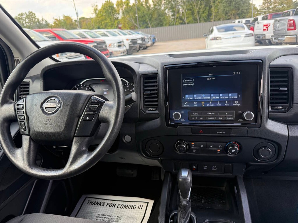 Nissan Frontier Vehicle Full-screen Gallery Image 17