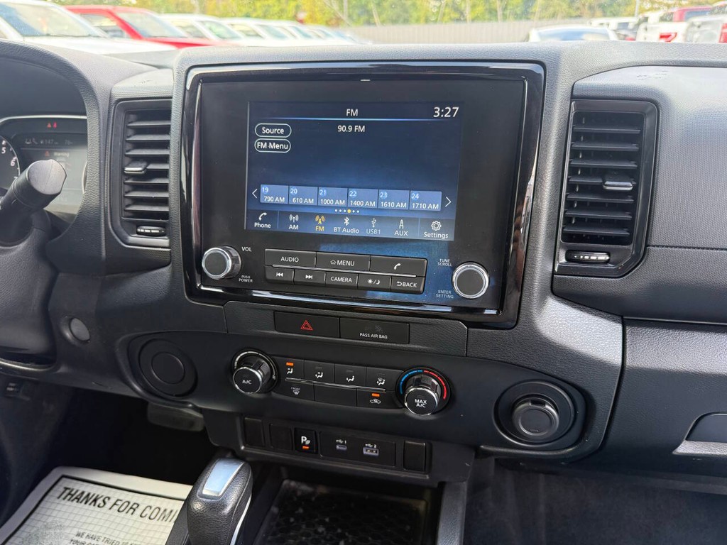 Nissan Frontier Vehicle Full-screen Gallery Image 20