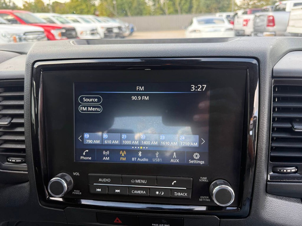 Nissan Frontier Vehicle Full-screen Gallery Image 21