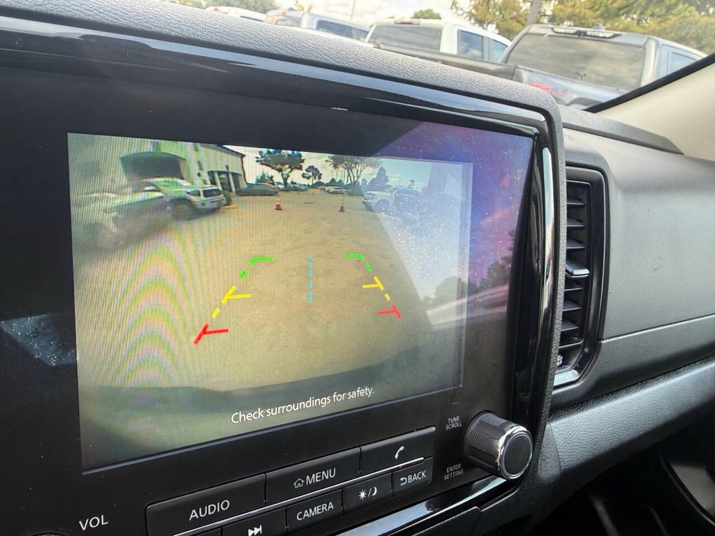 Nissan Frontier Vehicle Full-screen Gallery Image 22