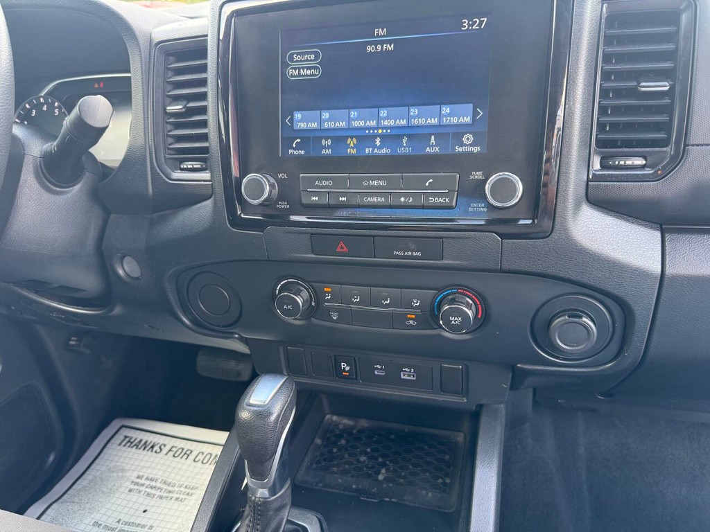 Nissan Frontier Vehicle Full-screen Gallery Image 23