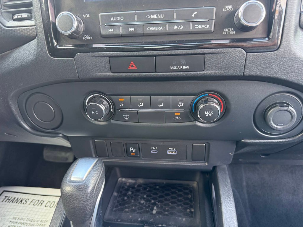 Nissan Frontier Vehicle Full-screen Gallery Image 24