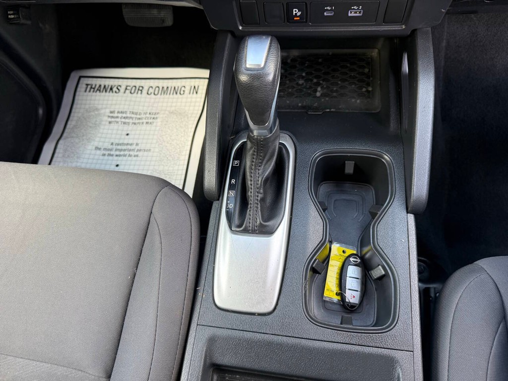 Nissan Frontier Vehicle Full-screen Gallery Image 25