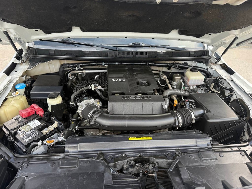 Nissan Frontier Vehicle Full-screen Gallery Image 30
