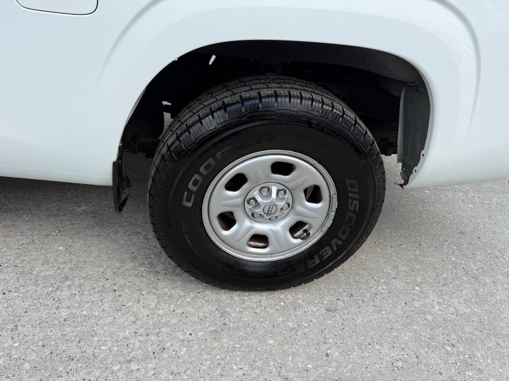 Nissan Frontier Vehicle Full-screen Gallery Image 31