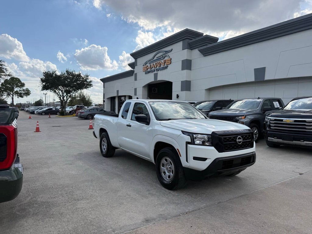 Nissan Frontier Vehicle Full-screen Gallery Image 36