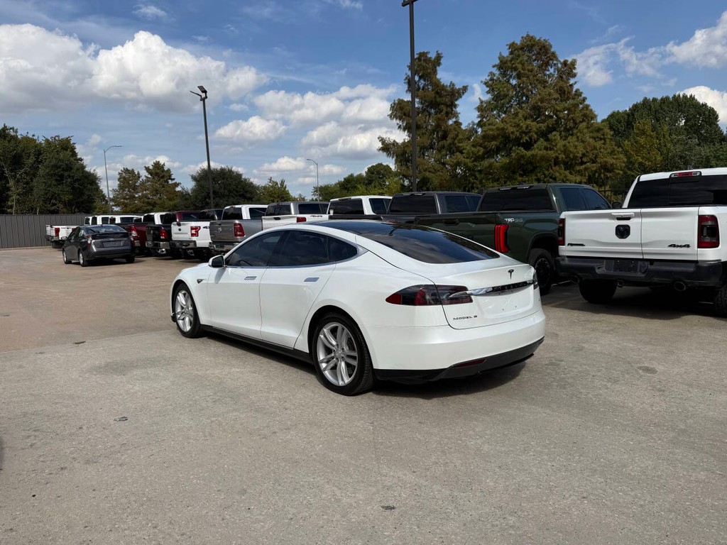 Tesla Model S Vehicle Full-screen Gallery Image 04