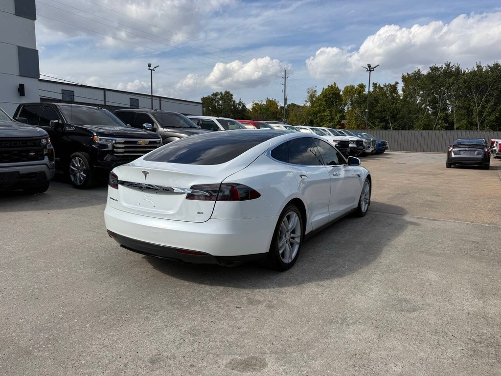 Tesla Model S Vehicle Full-screen Gallery Image 05