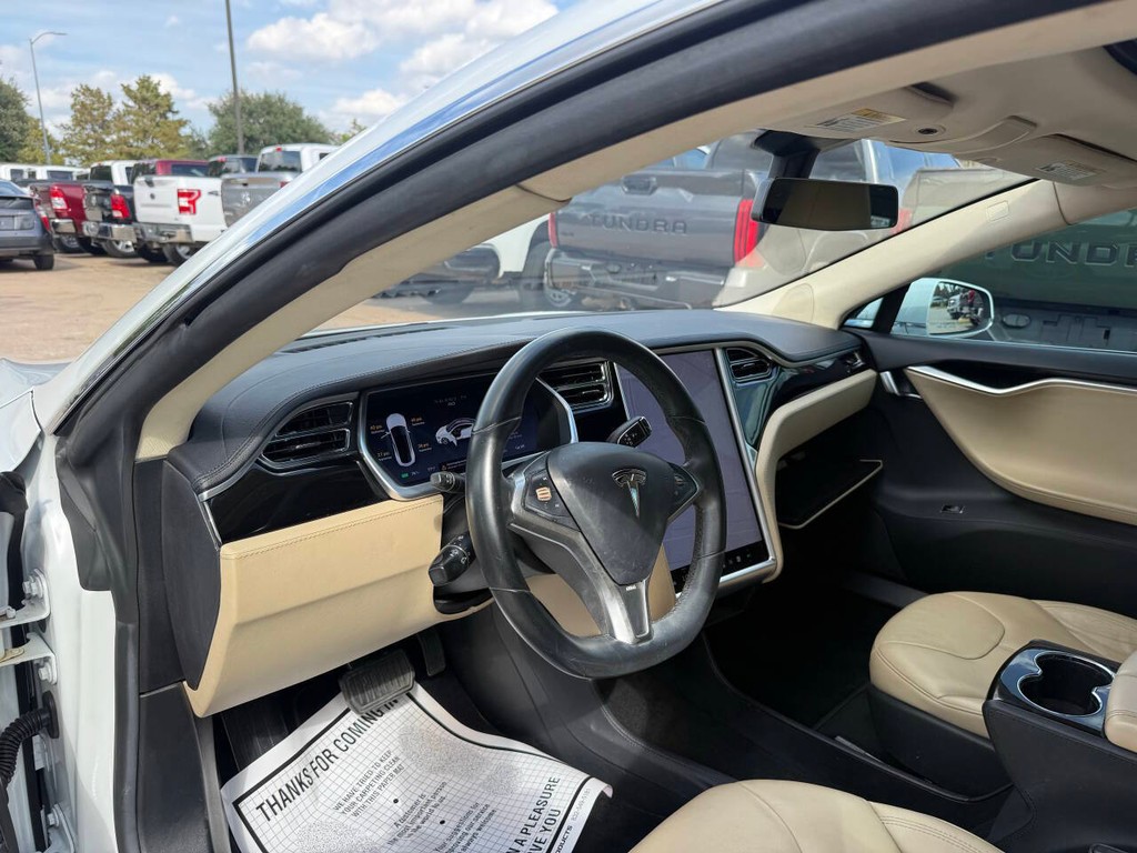 Tesla Model S Vehicle Full-screen Gallery Image 06