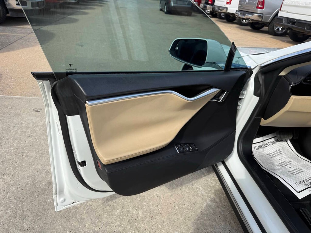 Tesla Model S Vehicle Full-screen Gallery Image 08