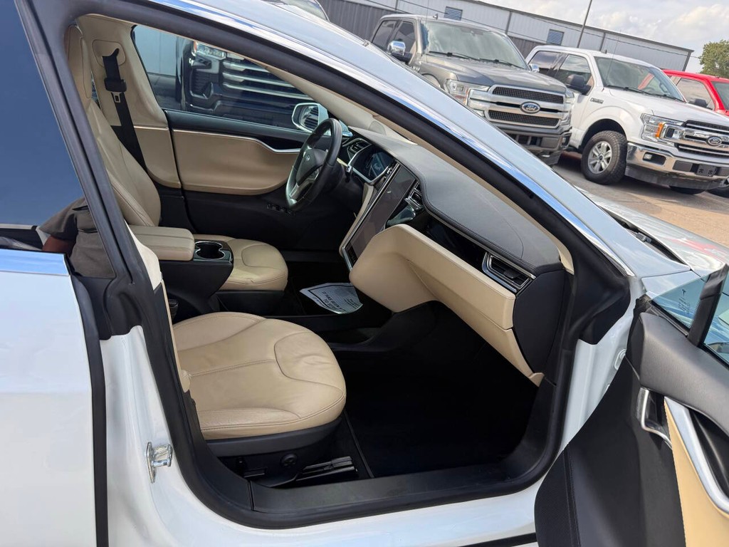 Tesla Model S Vehicle Full-screen Gallery Image 10