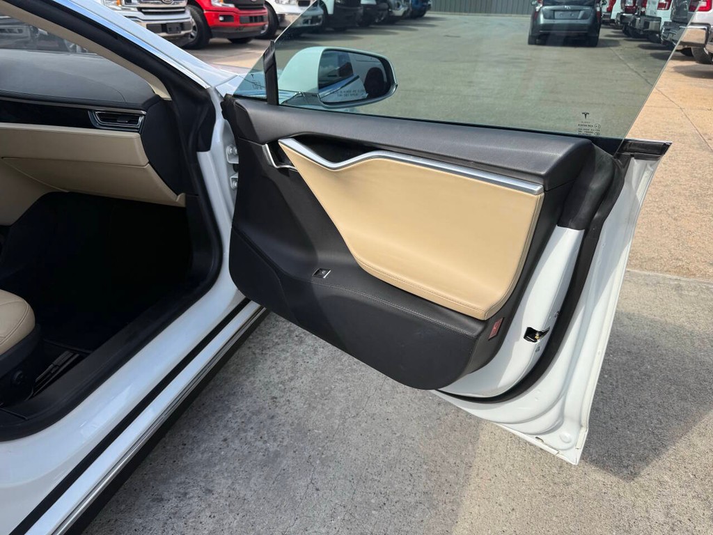 Tesla Model S Vehicle Full-screen Gallery Image 11