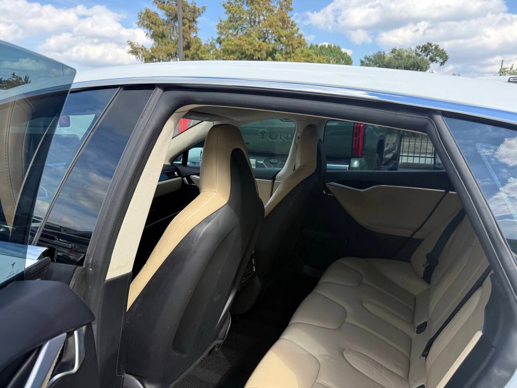 Tesla Model S Vehicle Full-screen Gallery Image 12