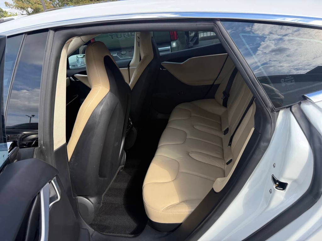 Tesla Model S Vehicle Full-screen Gallery Image 13