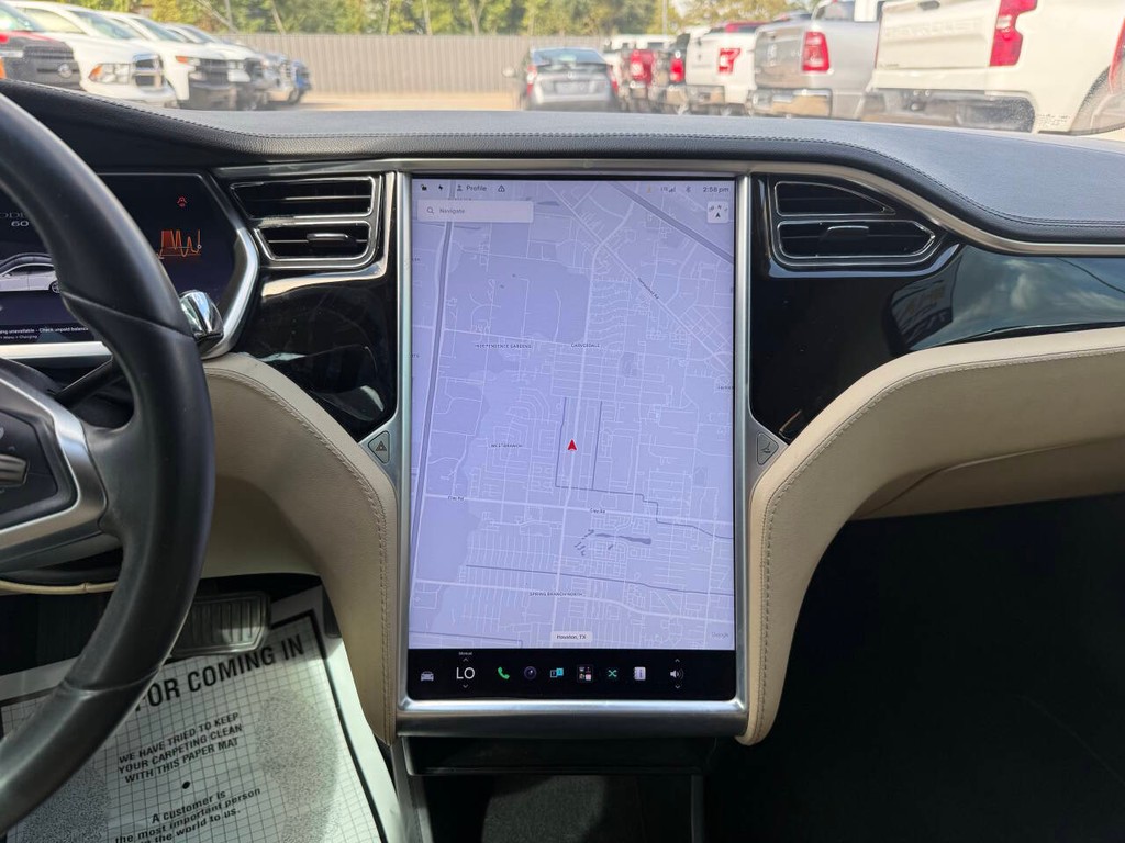 Tesla Model S Vehicle Full-screen Gallery Image 24