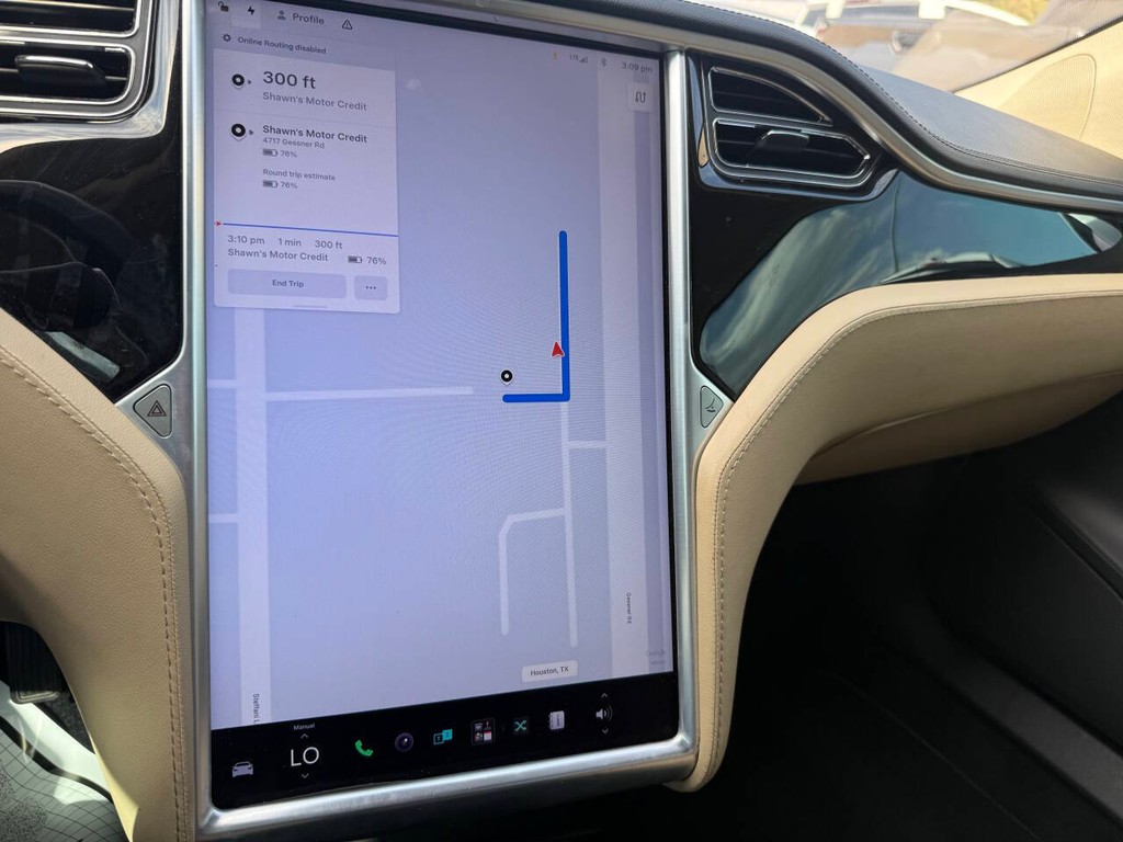 Tesla Model S Vehicle Full-screen Gallery Image 25
