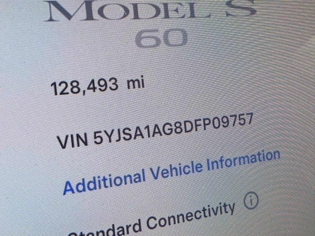 Tesla Model S Vehicle Full-screen Gallery Image 31