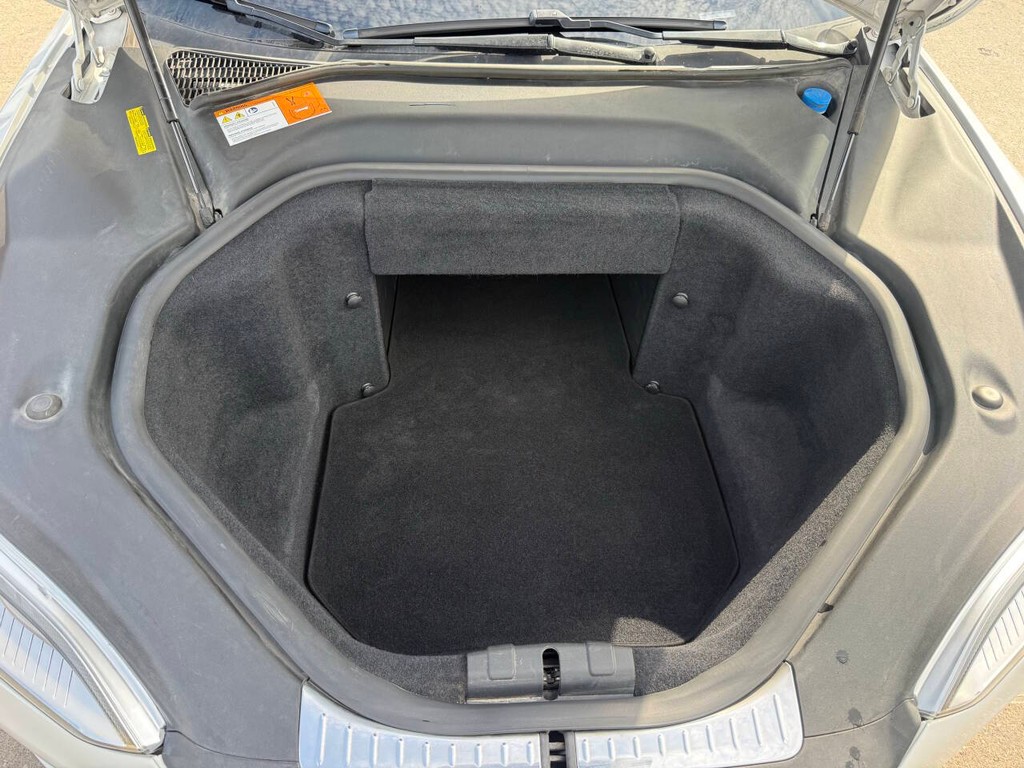Tesla Model S Vehicle Full-screen Gallery Image 33
