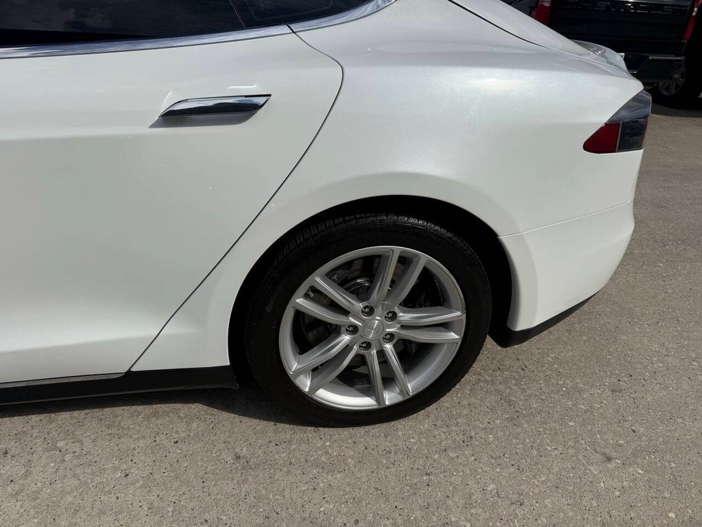 Tesla Model S Vehicle Full-screen Gallery Image 34