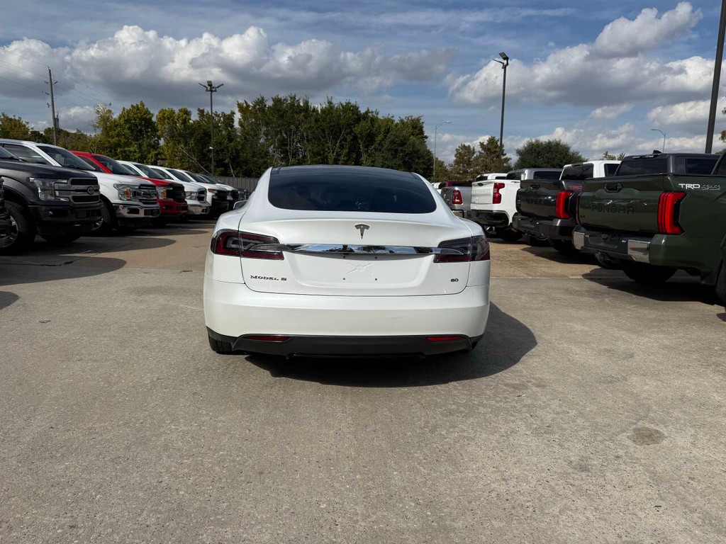 Tesla Model S Vehicle Full-screen Gallery Image 36