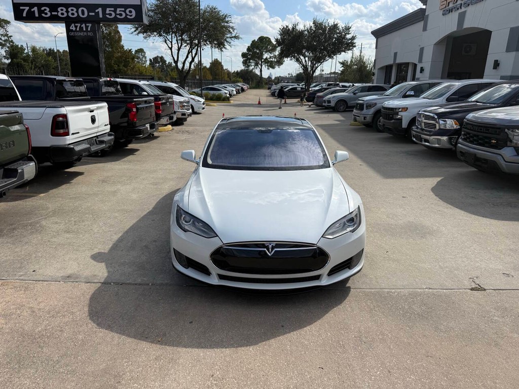 Tesla Model S Vehicle Full-screen Gallery Image 37