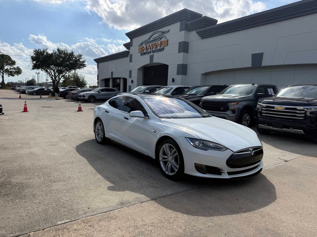 Tesla Model S Vehicle Full-screen Gallery Image 39