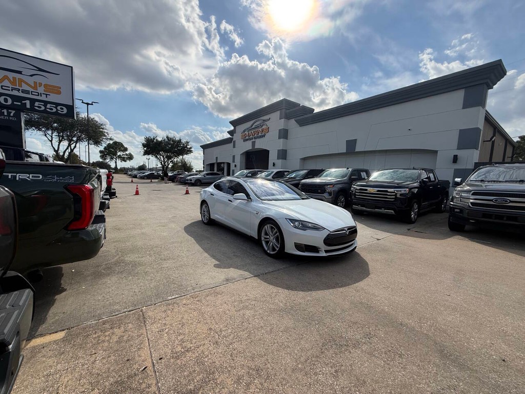 Tesla Model S Vehicle Full-screen Gallery Image 41