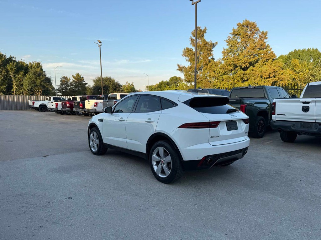 Jaguar E-PACE Vehicle Full-screen Gallery Image 04