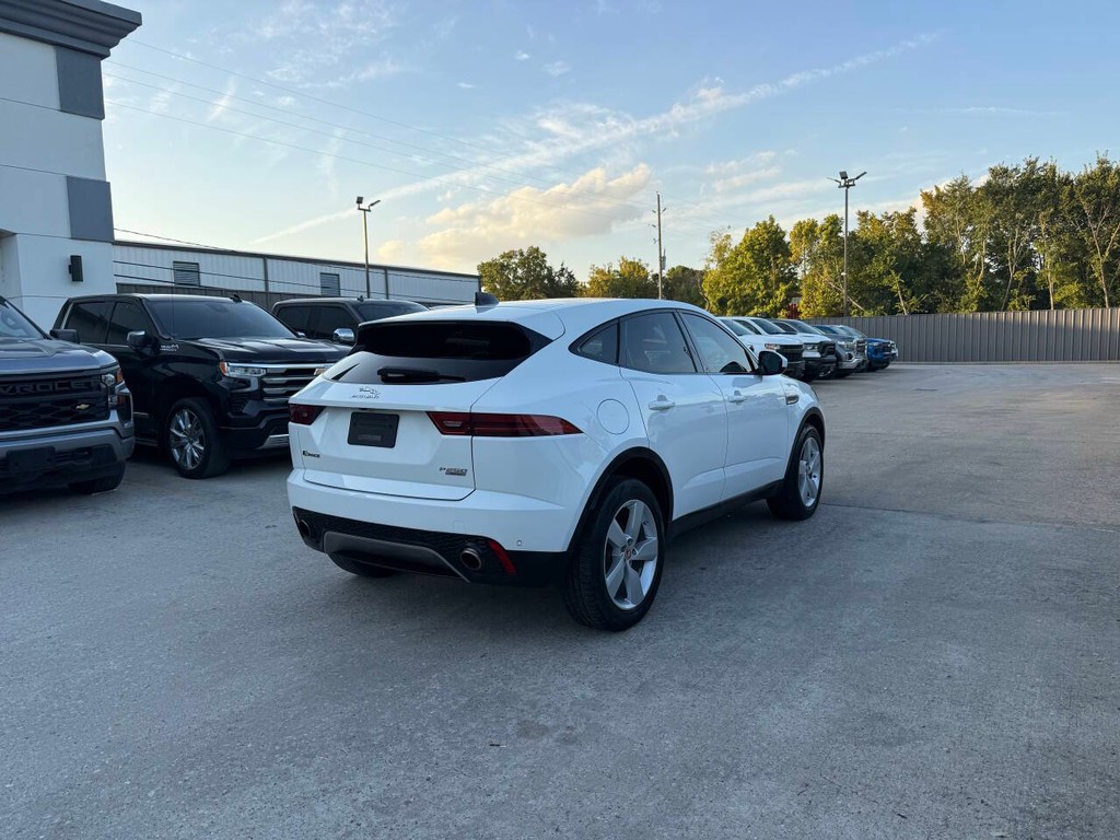 Jaguar E-PACE Vehicle Full-screen Gallery Image 05