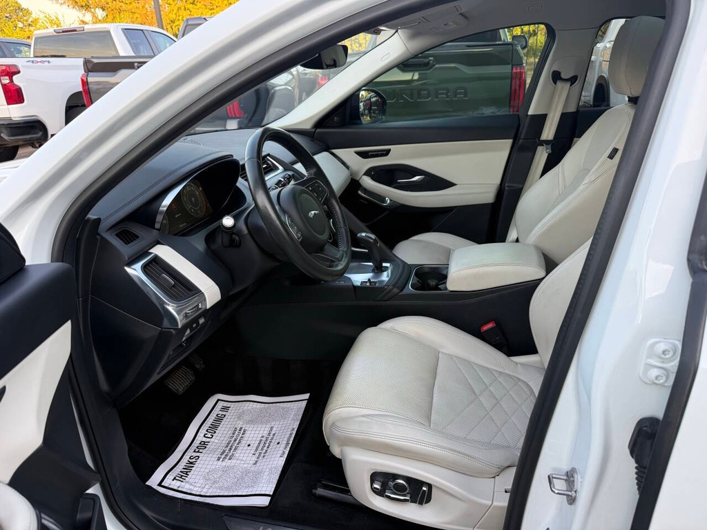Jaguar E-PACE Vehicle Full-screen Gallery Image 07