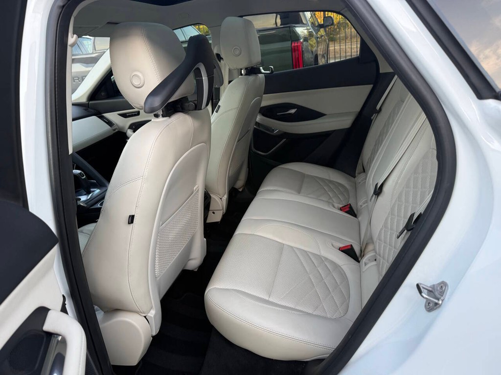 Jaguar E-PACE Vehicle Full-screen Gallery Image 13